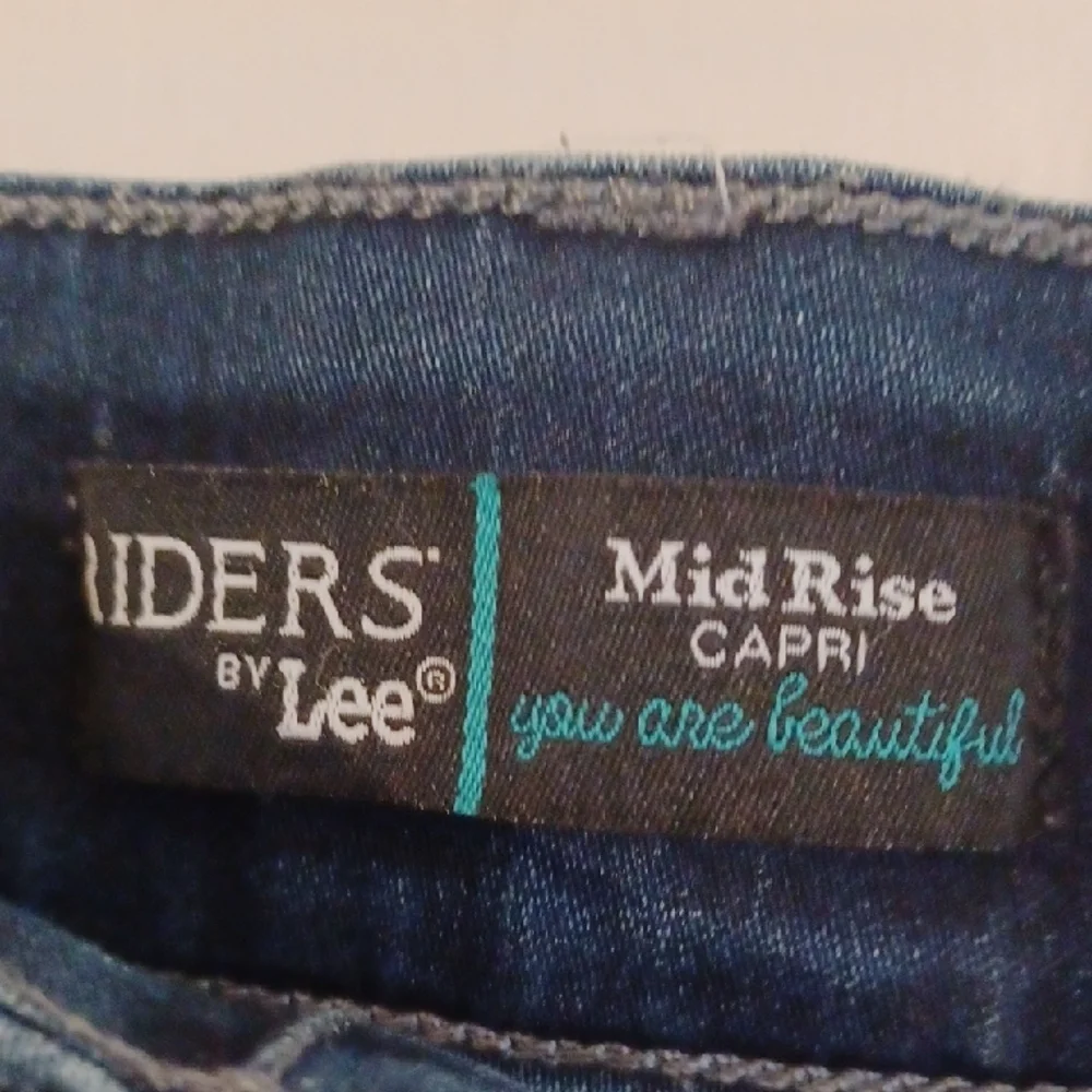 Lee Riders Blue Denim Capri Womens Size 8